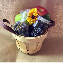 Load image into Gallery viewer, Rosh Hashana Apples & Honey Gift Basket